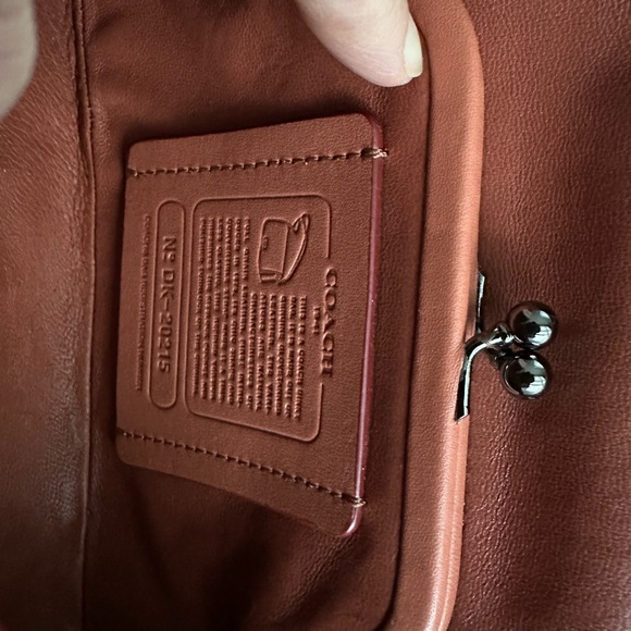 Coach 1941 Dinky Tan/Beige Leather Shoulder Bag - Picture 4 of 10